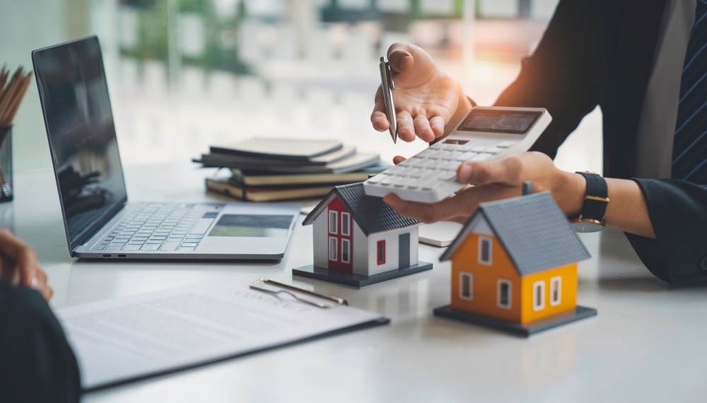 Adjustable vs. Fixed-Rate Home Loans: Pros and Cons Explained 